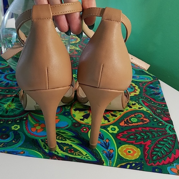 🆕Tan heels - Picture 2 of 5